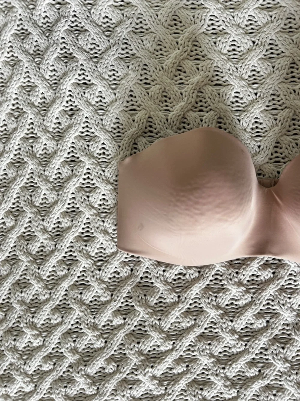 Nude seamless strapless bra 🤎